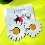 Load image into Gallery viewer, White and yellow Daisy Flower Earrings