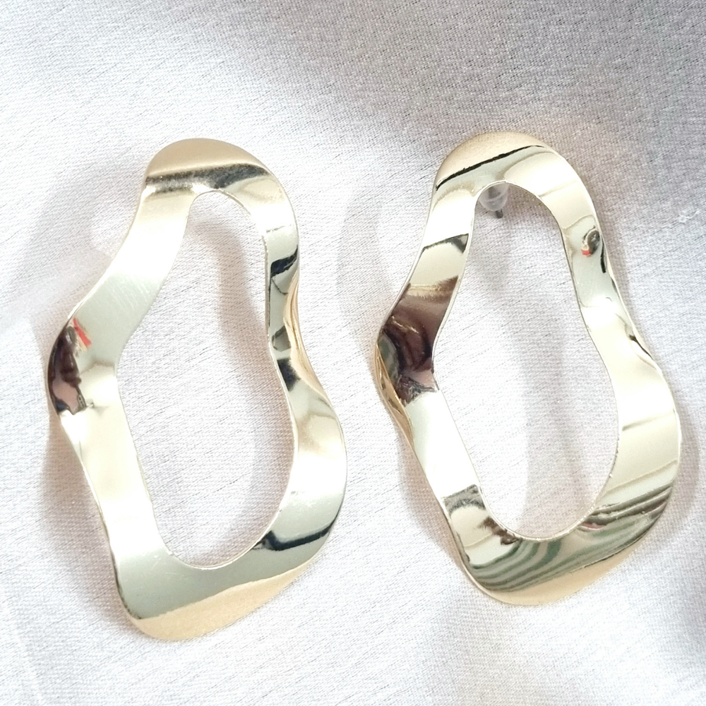Asymetrical Gold stud
